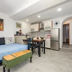 1 Bedroom Cozy In