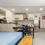Apartmán 1 Bedroom Cozy In *