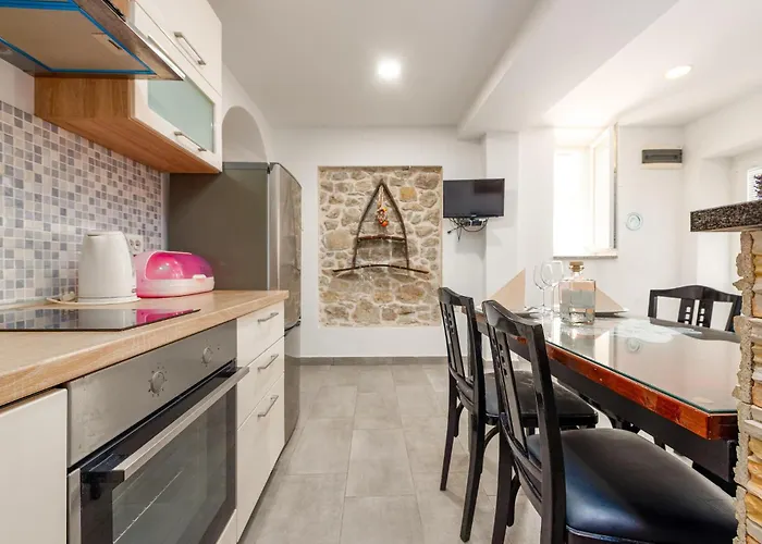 Apartman 1 Bedroom Lovely In *