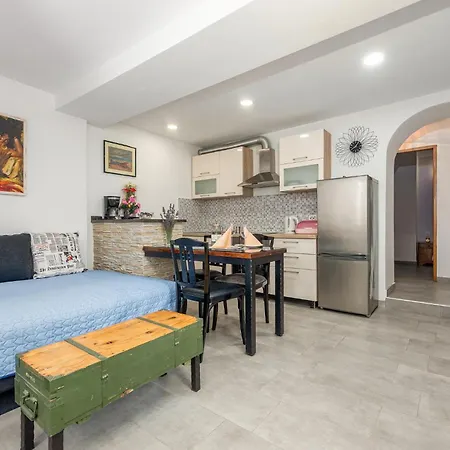 1 Bedroom Cozy In