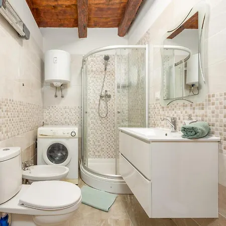 1 Bedroom Cozy In *