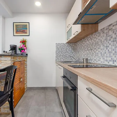 1 Bedroom Cozy In Ljubač