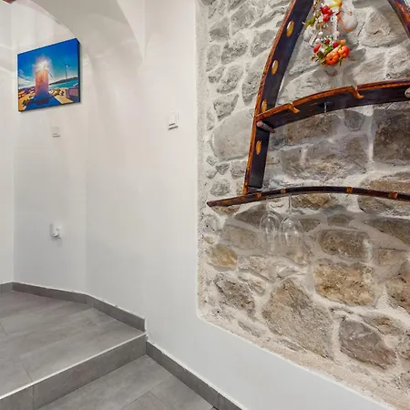 1 Bedroom Cozy In Appartement *