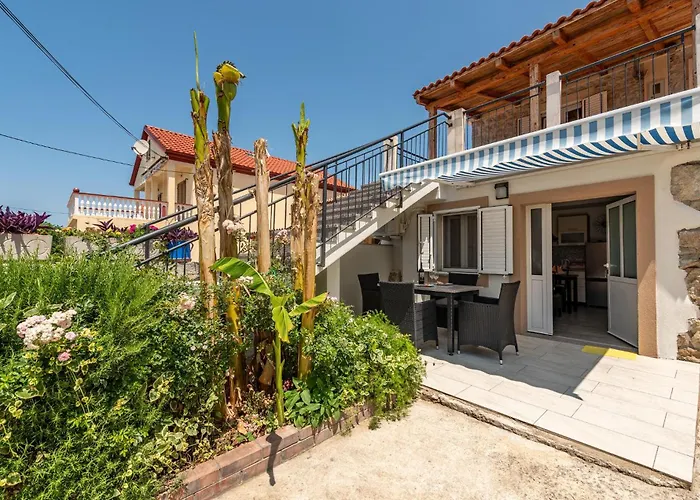 1 Bedroom Lovely In Apartment