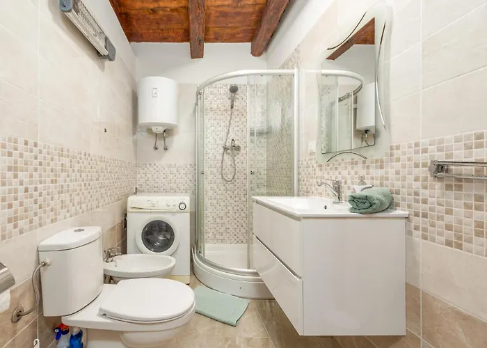 1 Bedroom Lovely In *